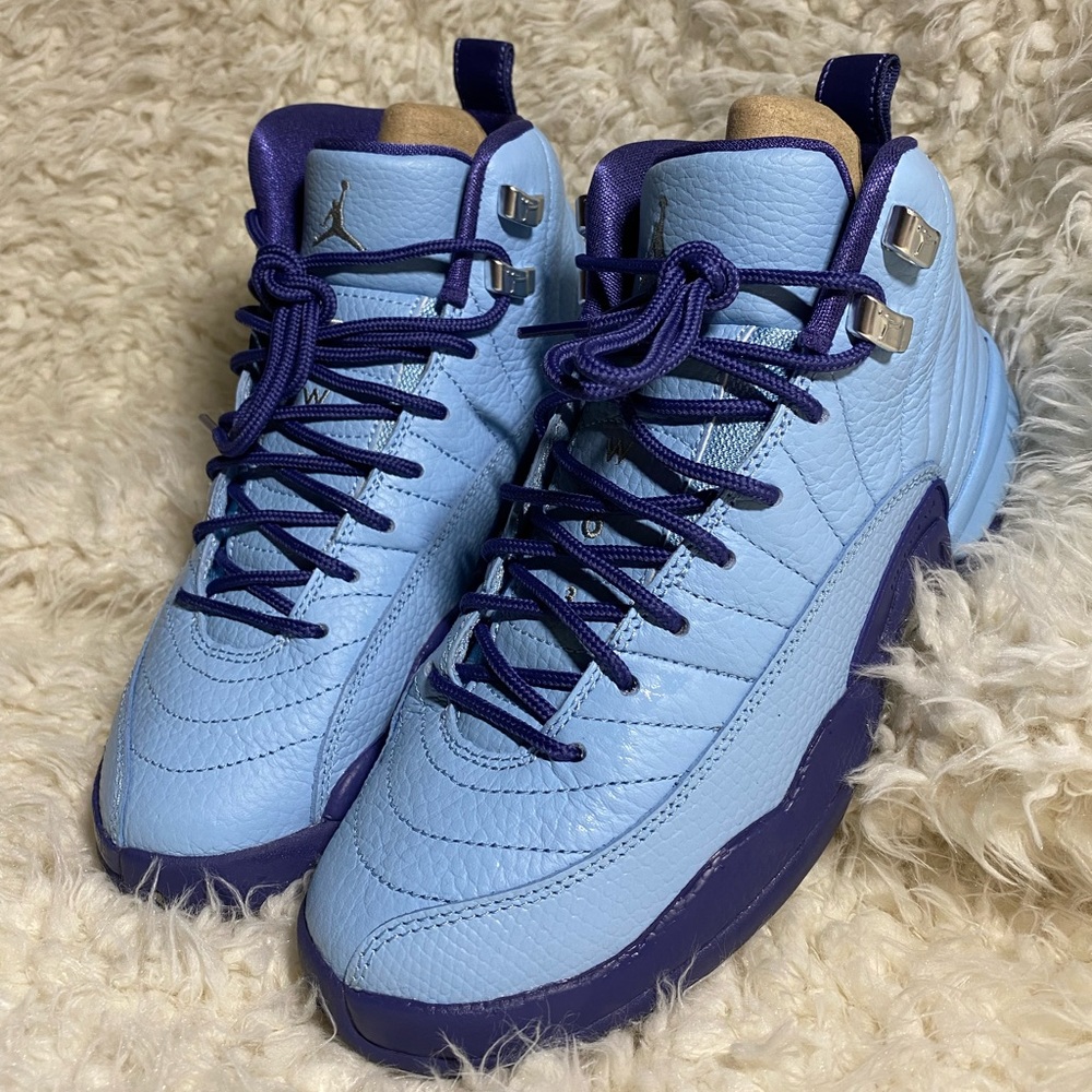 Nike Jordan’s Charlotte Hornets Basketball Sneakers Youth Size 6 Converts to W8